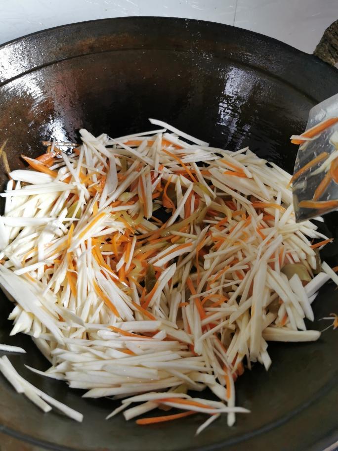 茭白肉丝小炒 第 9 步