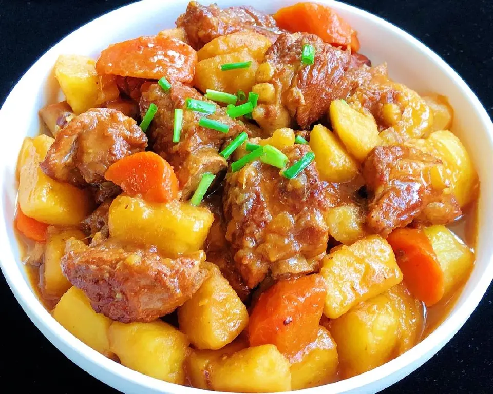 红烧排骨炖土豆成品图