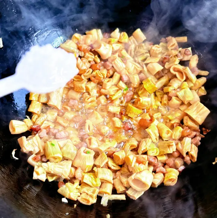 肉沫酸包菜炒笋丁 第 5 步