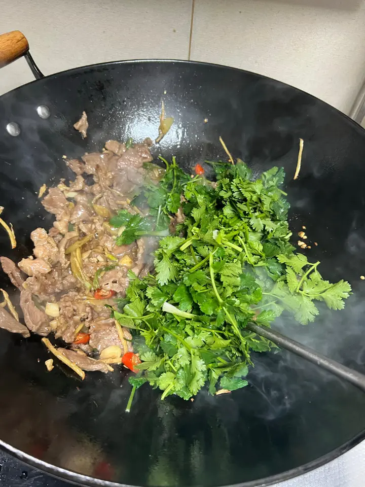 辣椒香菜炒牛肉 第 6 步