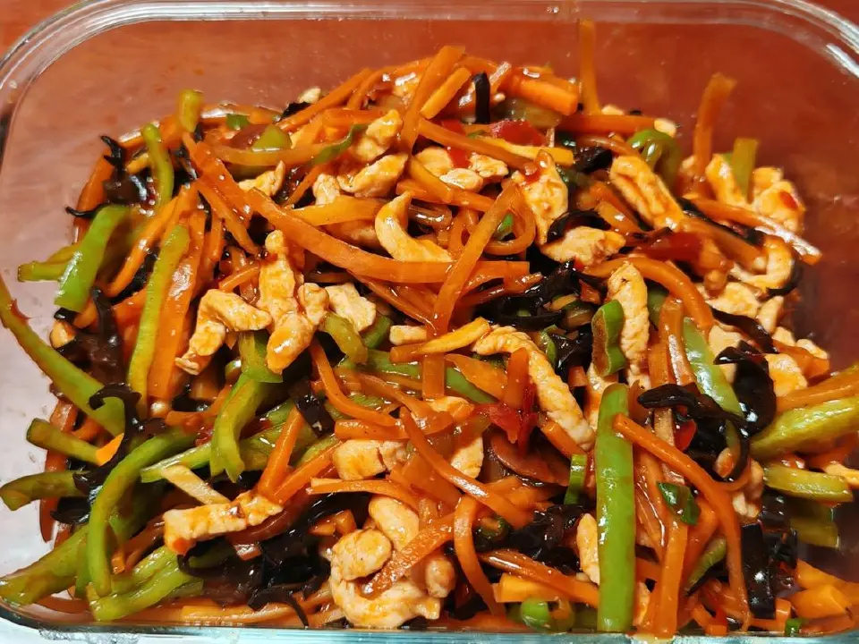 鱼香肉丝成品图