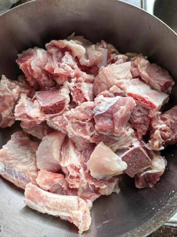 电饭煲排骨焖芋头 第 1 步