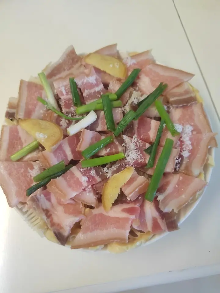 鲜笋蒸咸肉 第 2 步