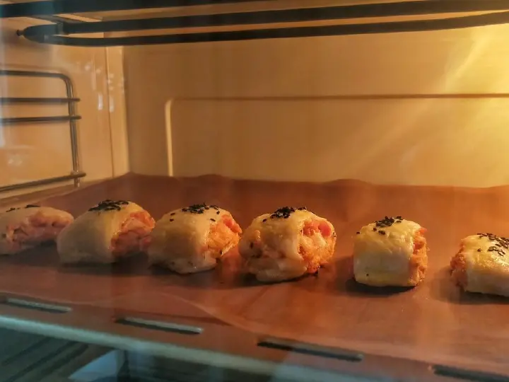 手抓饼火腿肉松酥 第 8 步