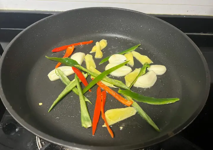 平菇炒肉片 第 6 步