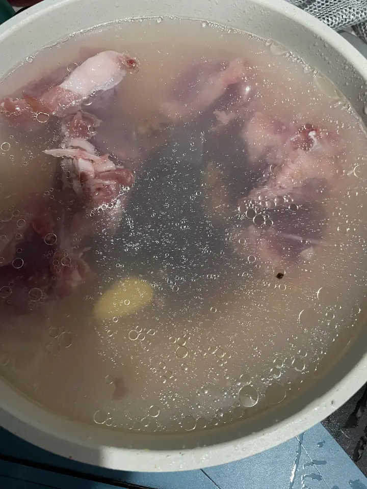 菌菇筒子骨汤 第 3 步