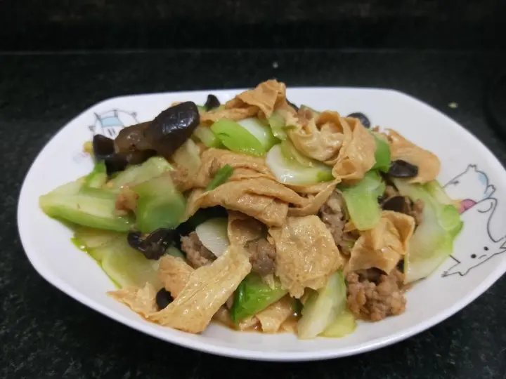 青椒炒肉片与孩儿菜烧腐竹 第 10 步