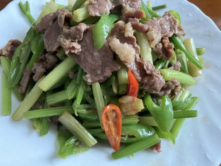 香芹小炒黄牛肉 第 5 步