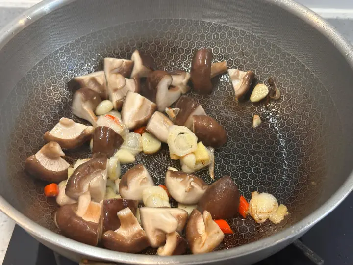 香菇滑鸡 第 5 步