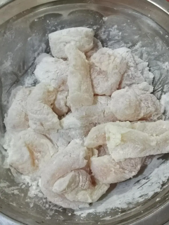 糖醋巴沙鱼条 第 4 步