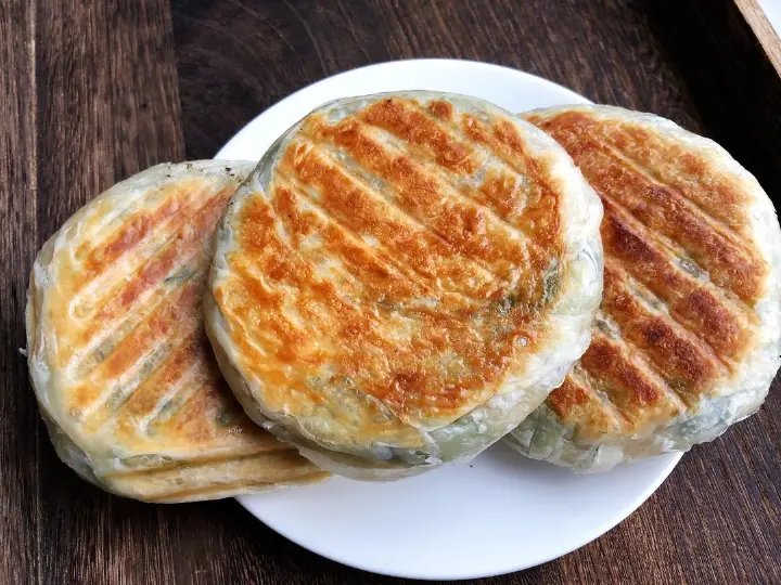 菠菜鸡蛋手抓饼馅饼 第 16 步