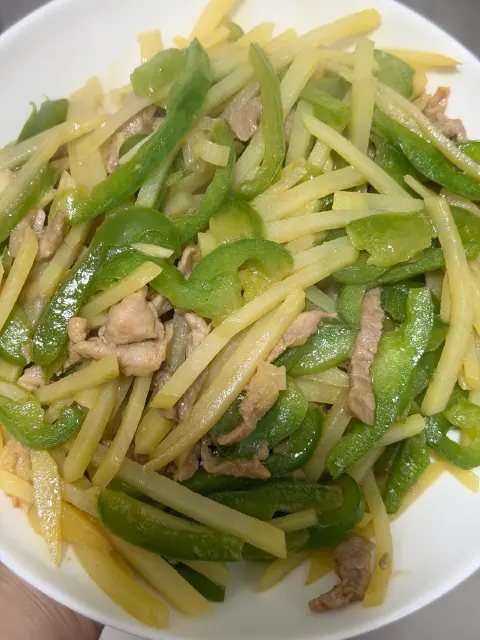 青椒土豆炒肉丝