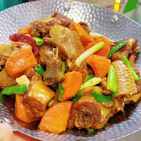 锅仔腊板鸡
