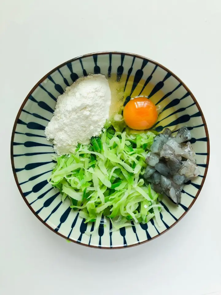 萝卜丝鲜虾煎饼 第 4 步