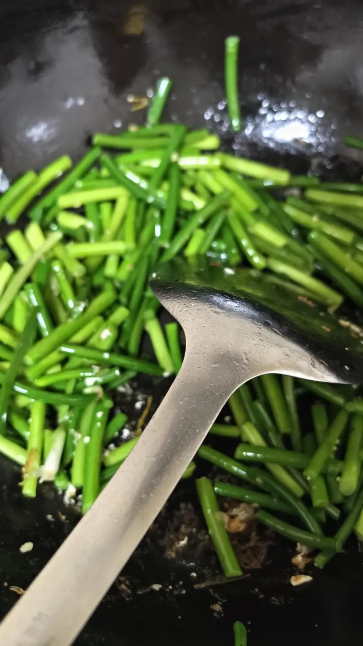 蒜苗烧豆腐 第 3 步
