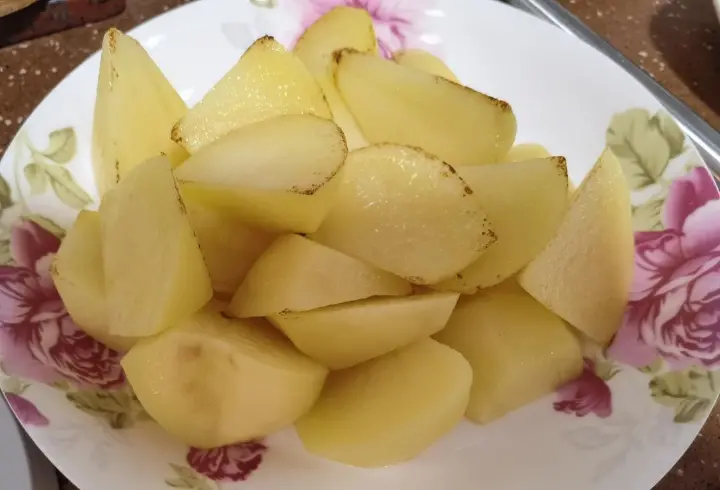 土豆炖茄子 第 1 步