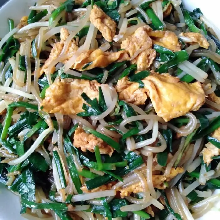 韭菜豆芽粉丝炒鸡蛋 第 6 步