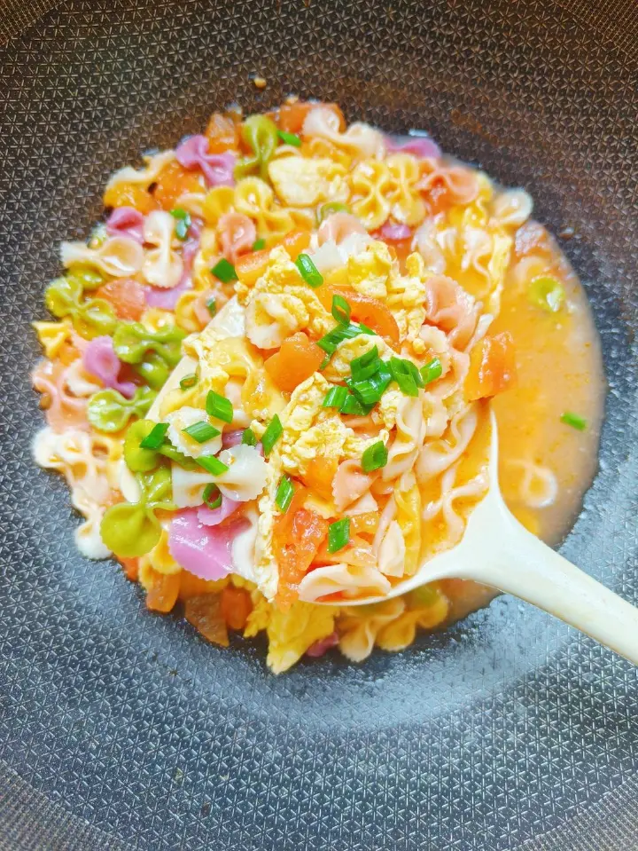 西红柿鸡蛋蝴蝶面 第 8 步