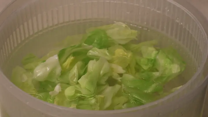 炝拌手撕包菜 第 2 步