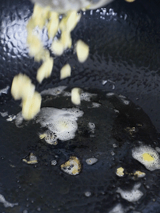 鹿茸菇炒鸡蛋 第 3 步