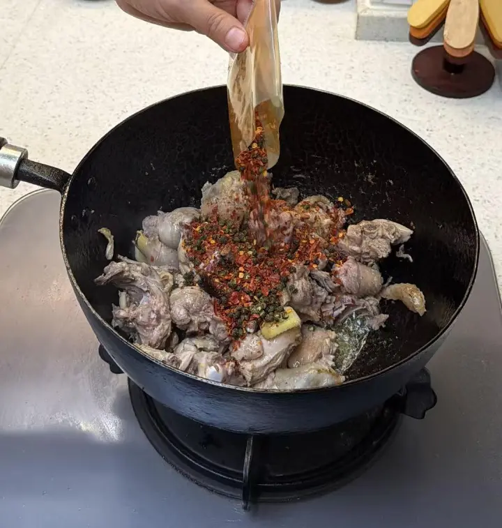 青花椒炒鸡 第 3 步