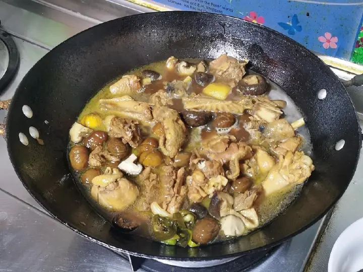 栗子香菇焖鸡 第 9 步