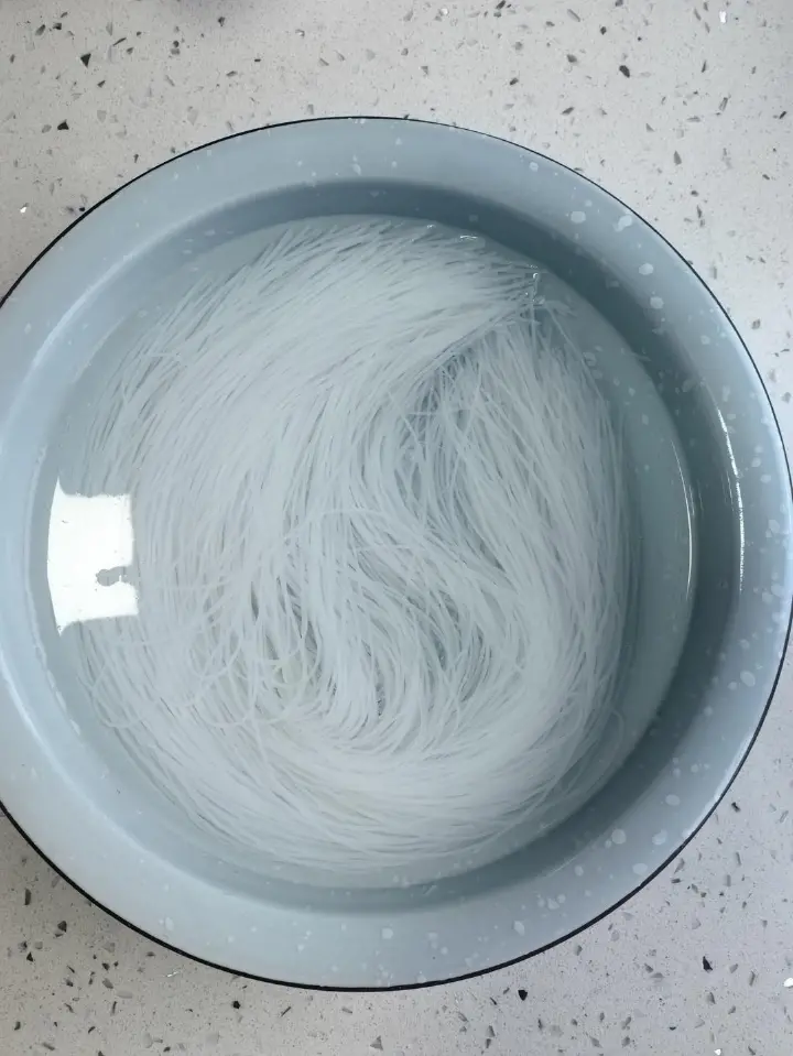 菠菜拌粉丝 第 2 步
