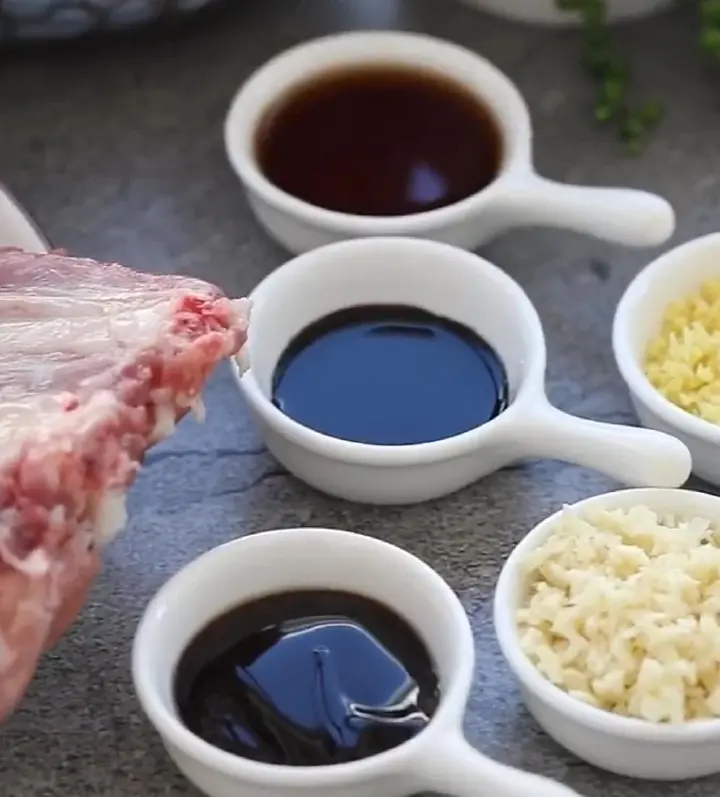 电饭煲焖排骨 第 1 步