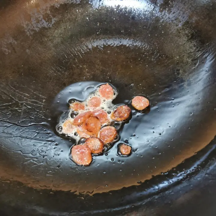 广式腊肠炒面 第 4 步