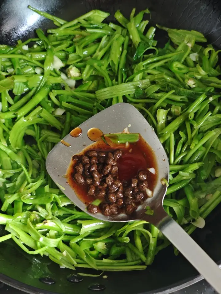 豆豉炒空心菜 第 3 步