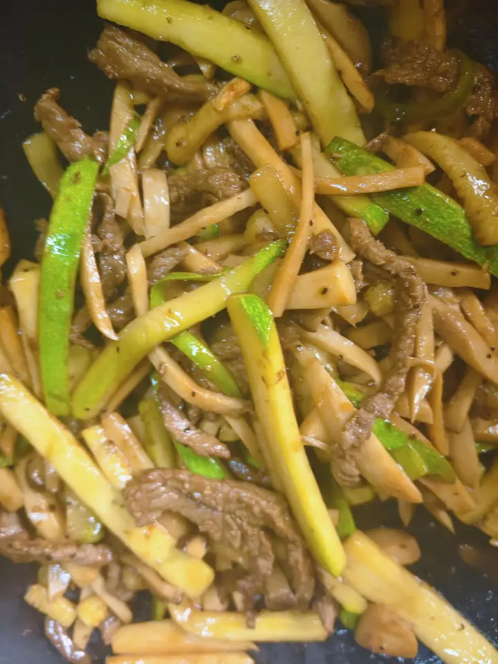 牛肉炒杏鲍菇西葫芦 第 16 步