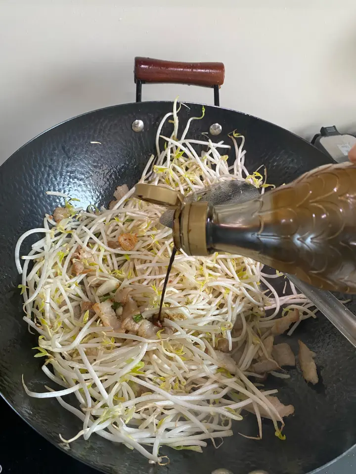 五花肉炒豆芽 第 5 步