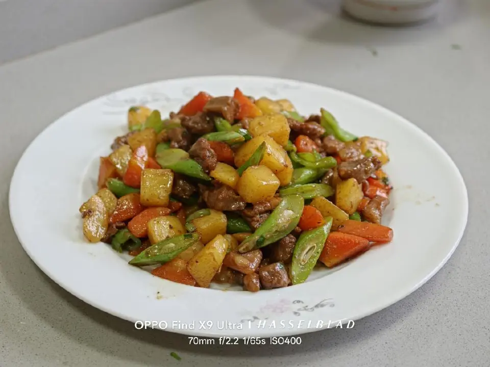 土豆炒牛肉成品图