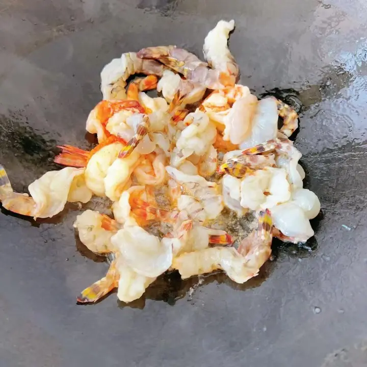 芦笋炒虾尾 第 3 步