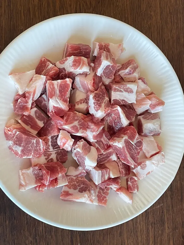 咖喱梅花肉炖土豆 第 1 步