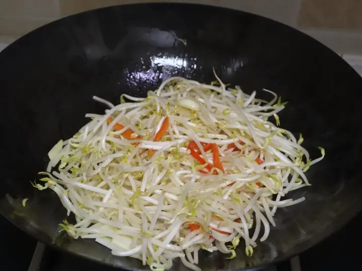 醋溜绿豆芽 第 4 步