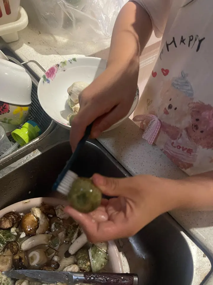 青椒炒青头菌 第 2 步