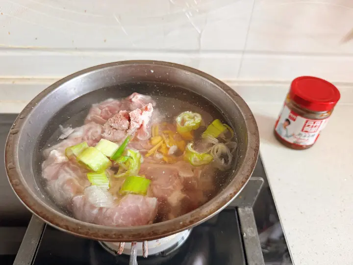 电饭煲酱香大骨头 第 3 步