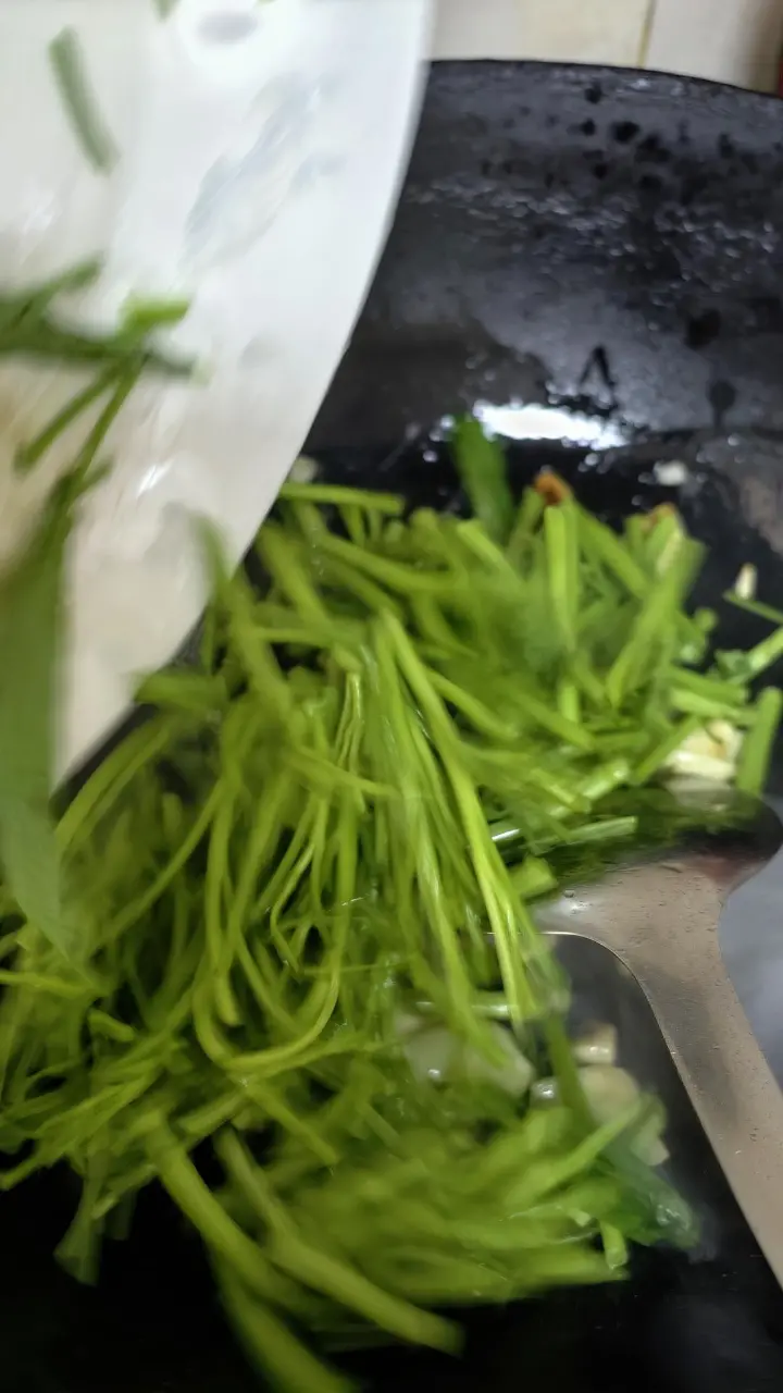蒜蓉炒空心菜 第 7 步