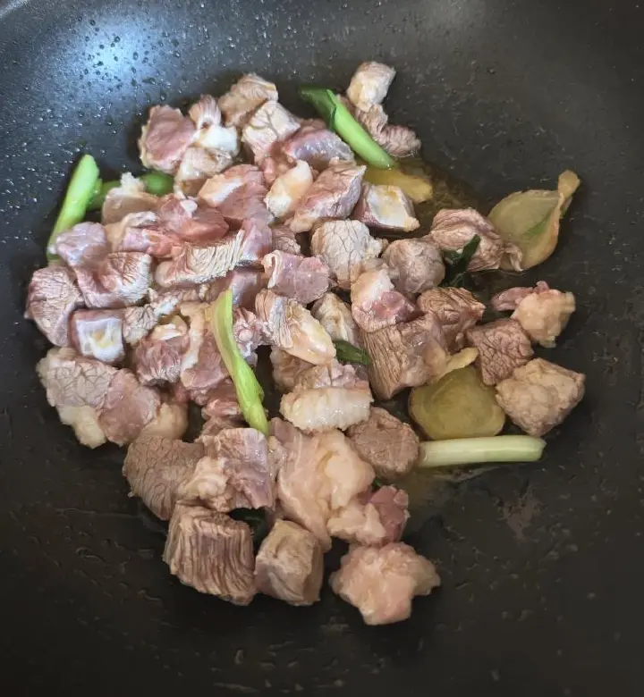 土豆胡萝卜炖牛肉 第 5 步