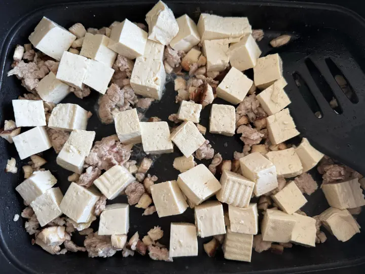 梅菜肉末烧豆腐 第 4 步