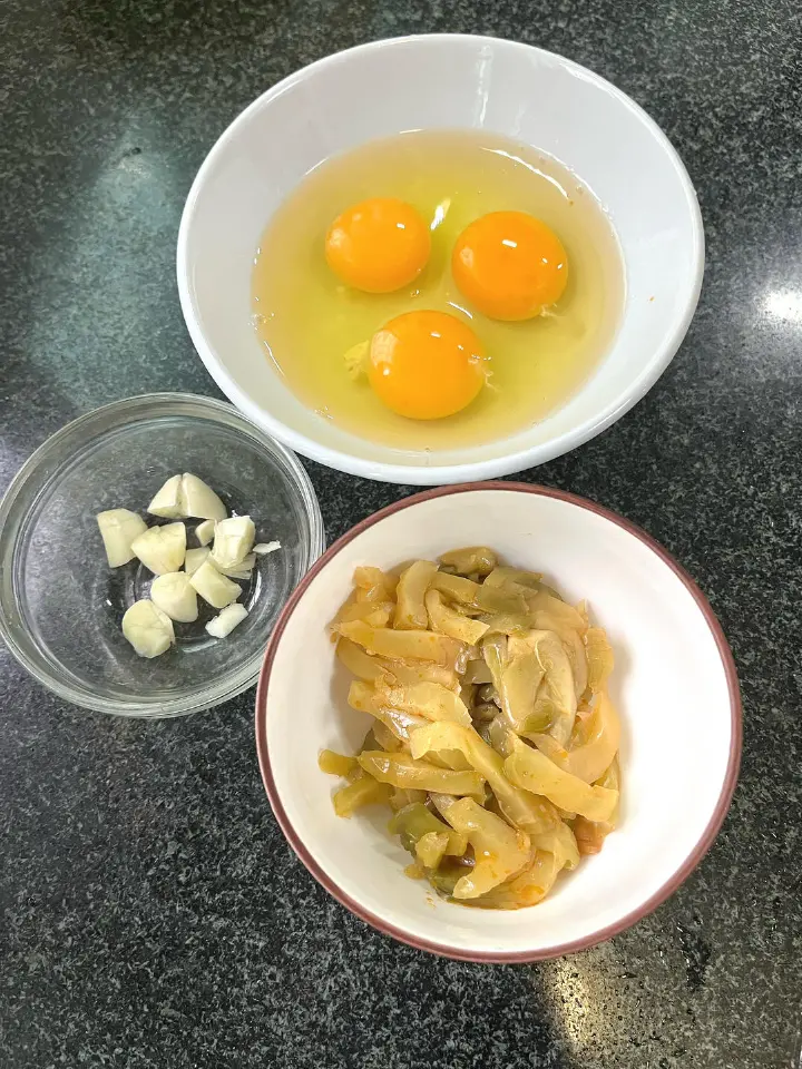 榨菜炒鸡蛋 第 1 步