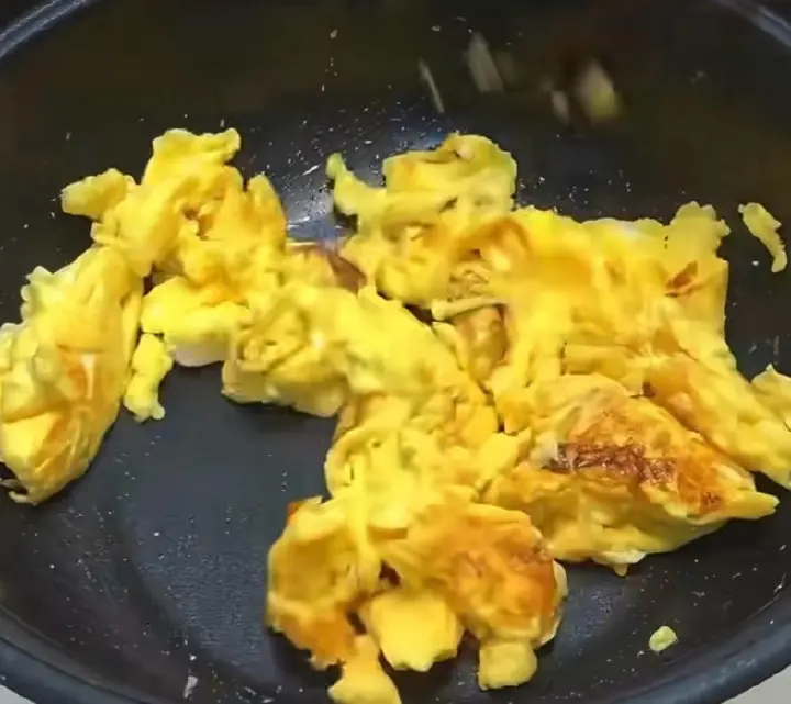 西红柿鸡蛋虾滑水扯面 第 4 步