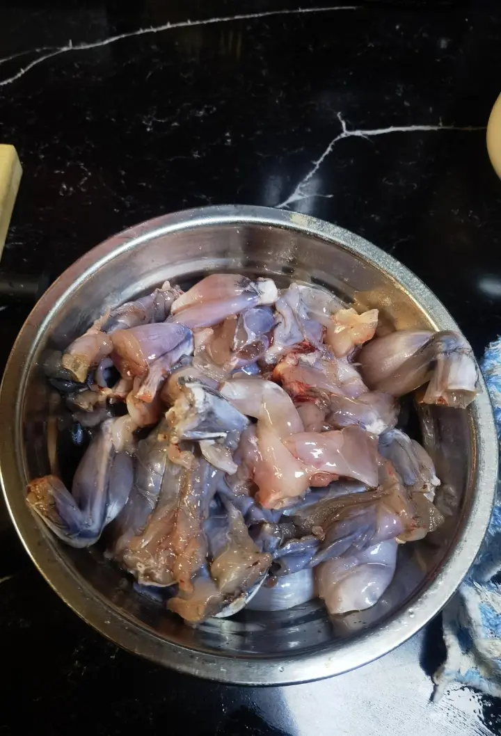 蒜香田鸡 第 1 步