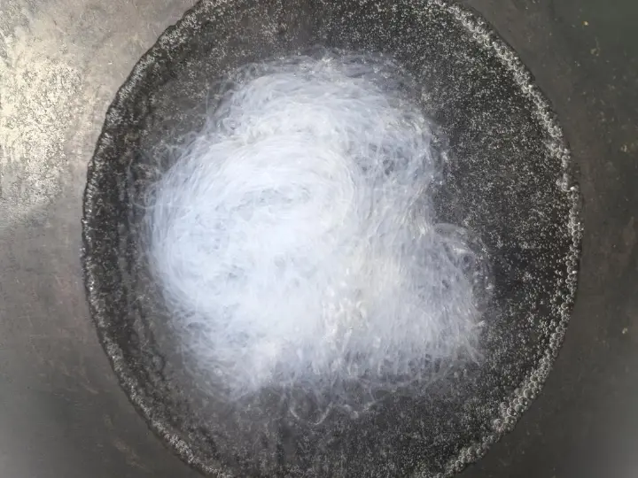 菠菜拌粉丝 第 5 步