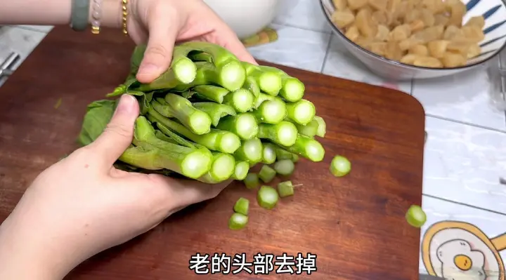 猪油渣炒菜心 第 2 步