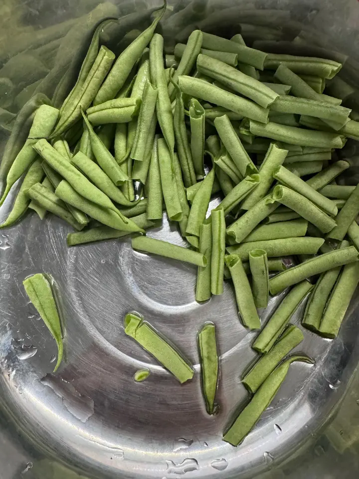 干煸豆角 第 1 步