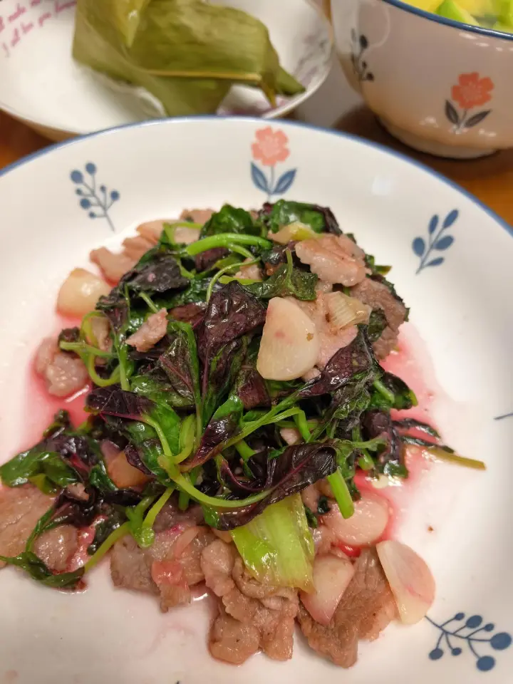 红汉菜炒肉片 第 4 步