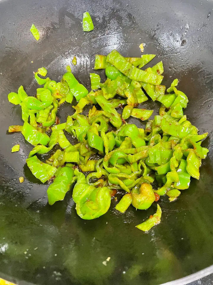 青椒炒鸡蛋 第 2 步