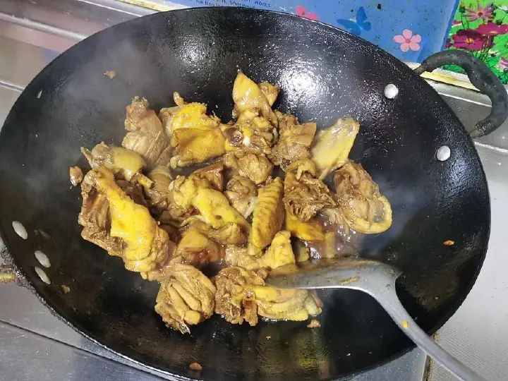 栗子香菇焖鸡 第 6 步